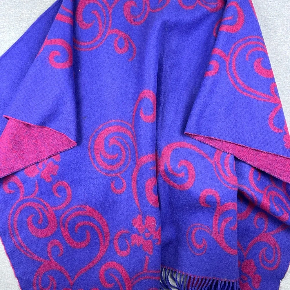 Iraisa Reversible‎ Poncho Wrap Purple Magenta Floral Scroll Fringe Acrylic Korea